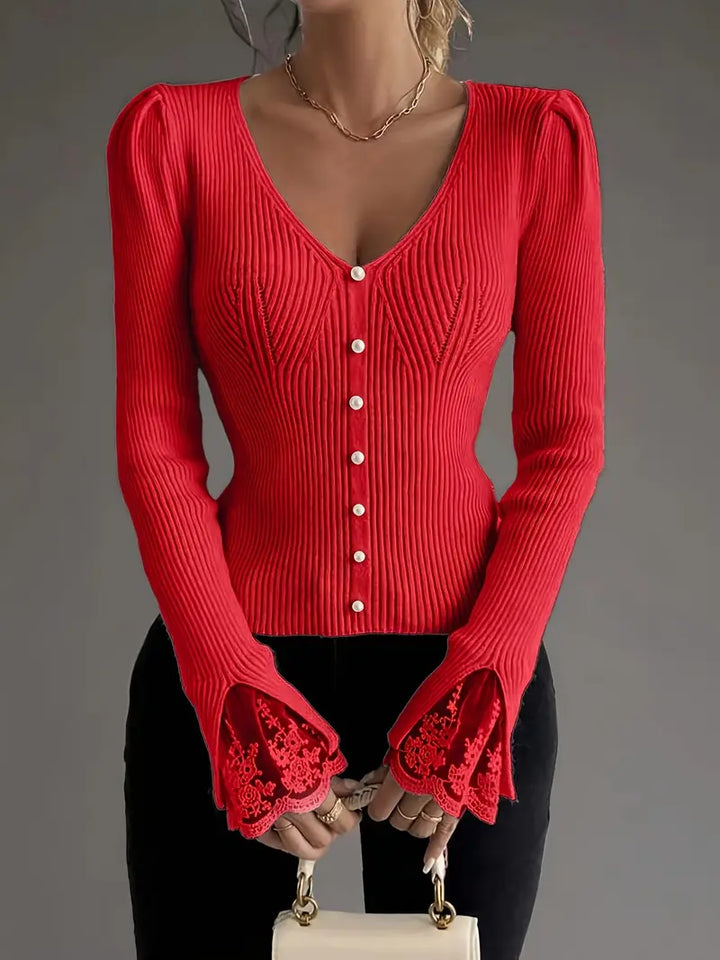 Elegancki sweter z koronkowymi rękawami